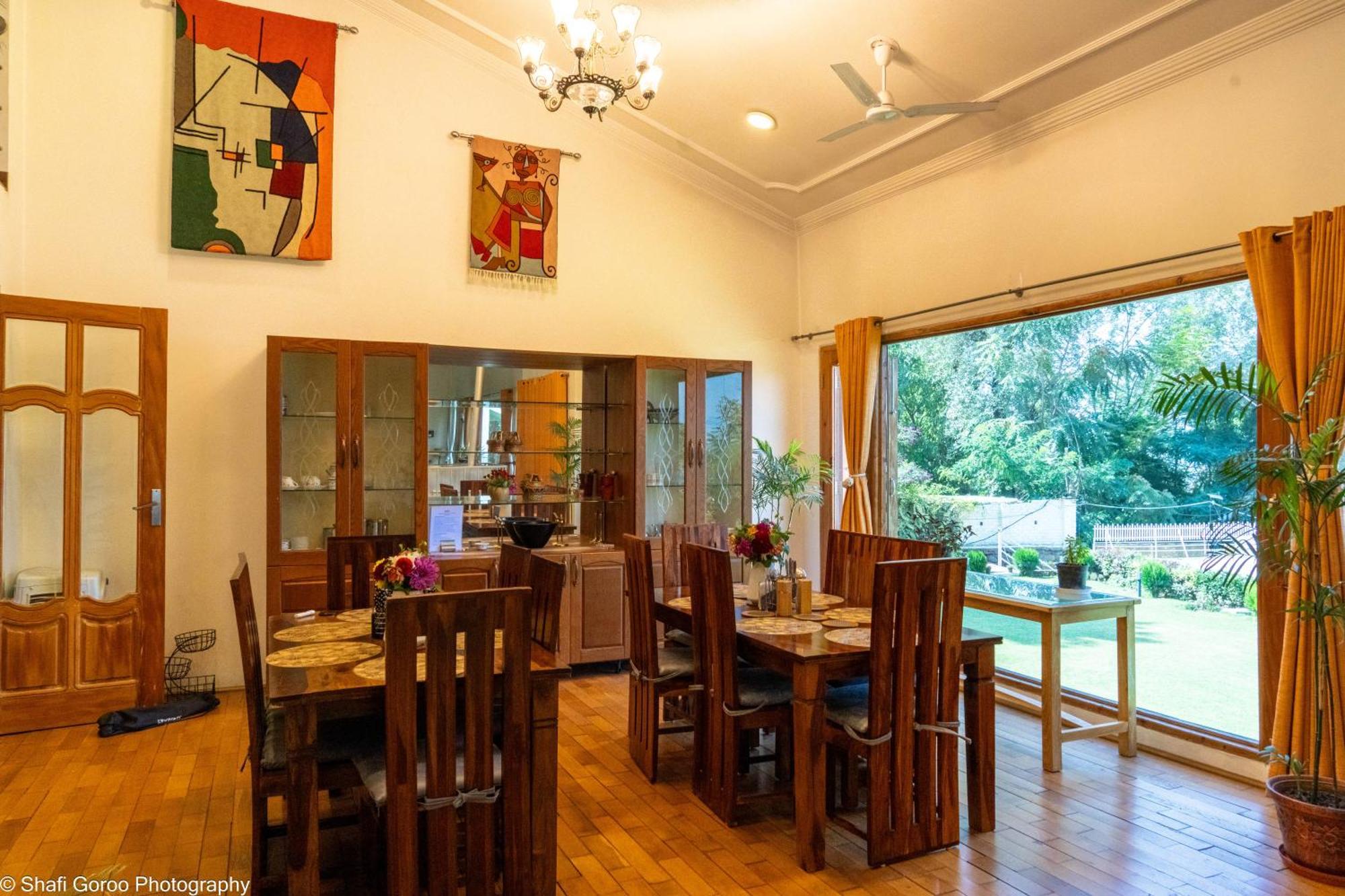 Orania Otel Srīnagar Dış mekan fotoğraf
